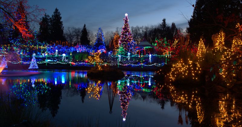 Christmas Lights Hanging in Roswell, GA