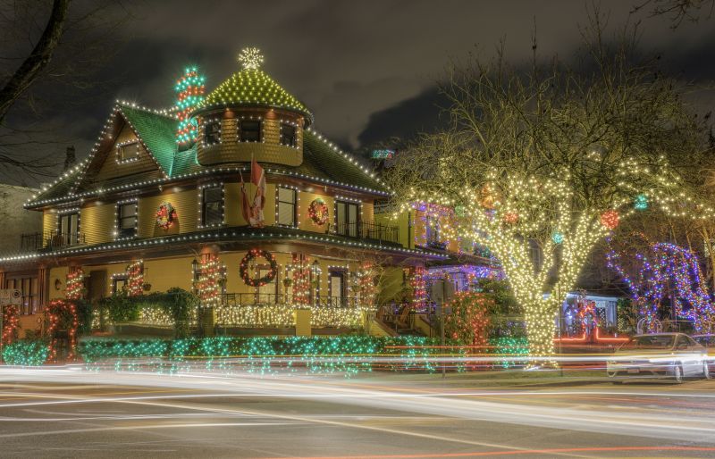Holiday Lights Installation in Kansas City, MO